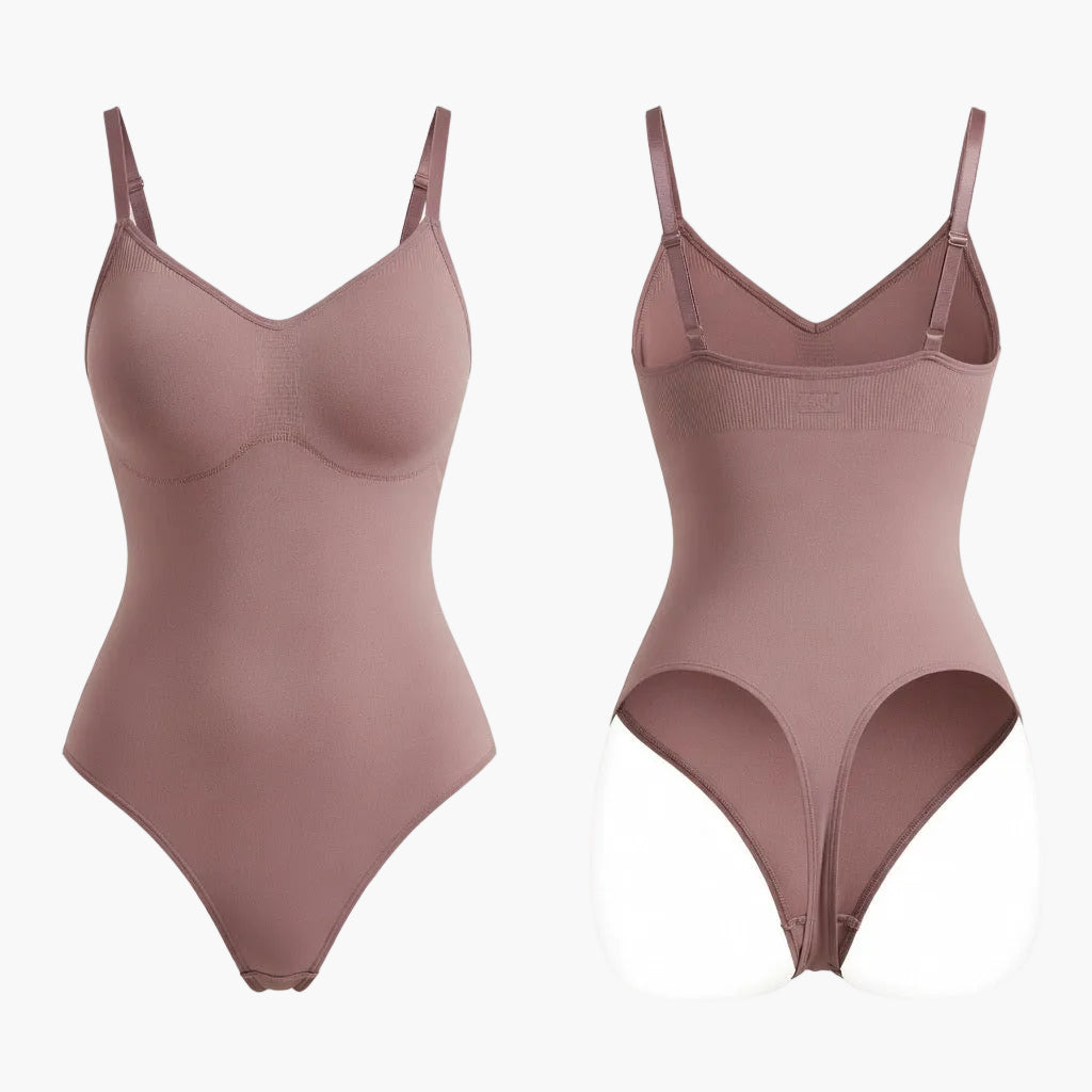 String sculptant Silken™ Curve, corps moulé, en tissu noir, mettant en valeur la silhouette et la courbe du corps.