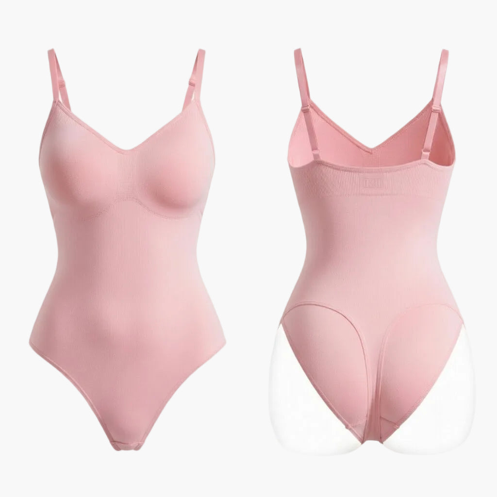 String sculptant Silken™ Curve, corps minceur, visible en détail, en tissu noir, conçu pour modeler la silhouette.
