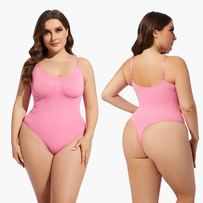 String sculptant Silken™ Curve, body curve, tissu lisse et ajusté, porté en détail sur le corps féminin.